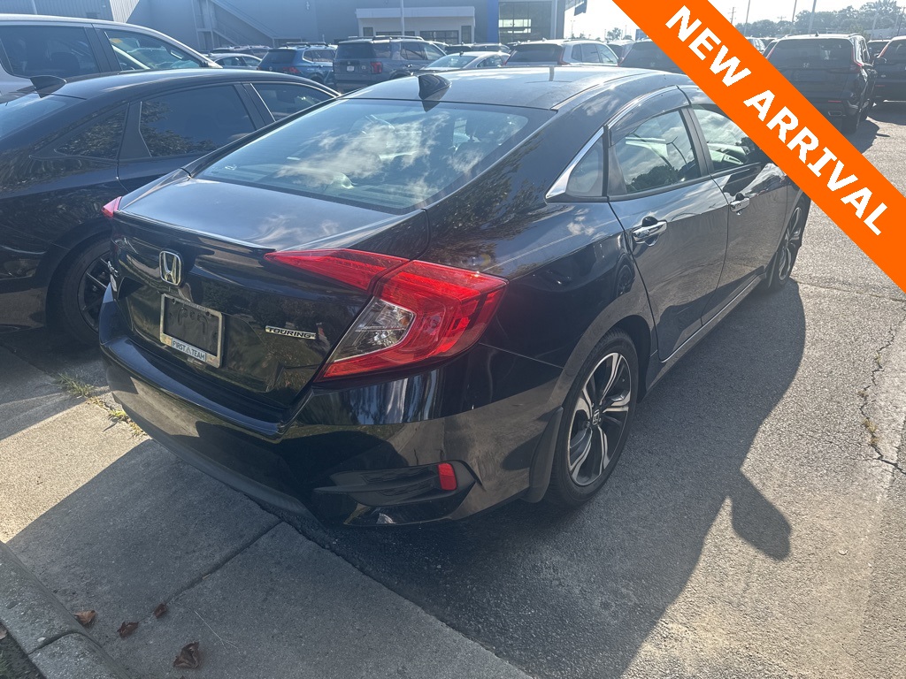 2017 Honda Civic Touring photo 3