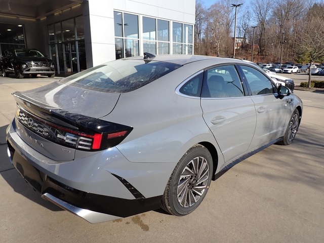 2025 Hyundai Sonata Hybrid SEL photo 2
