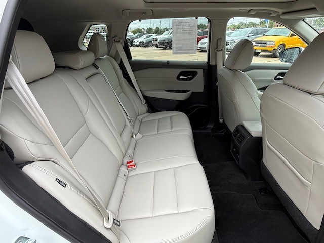 2023 Nissan Rogue SL photo 12