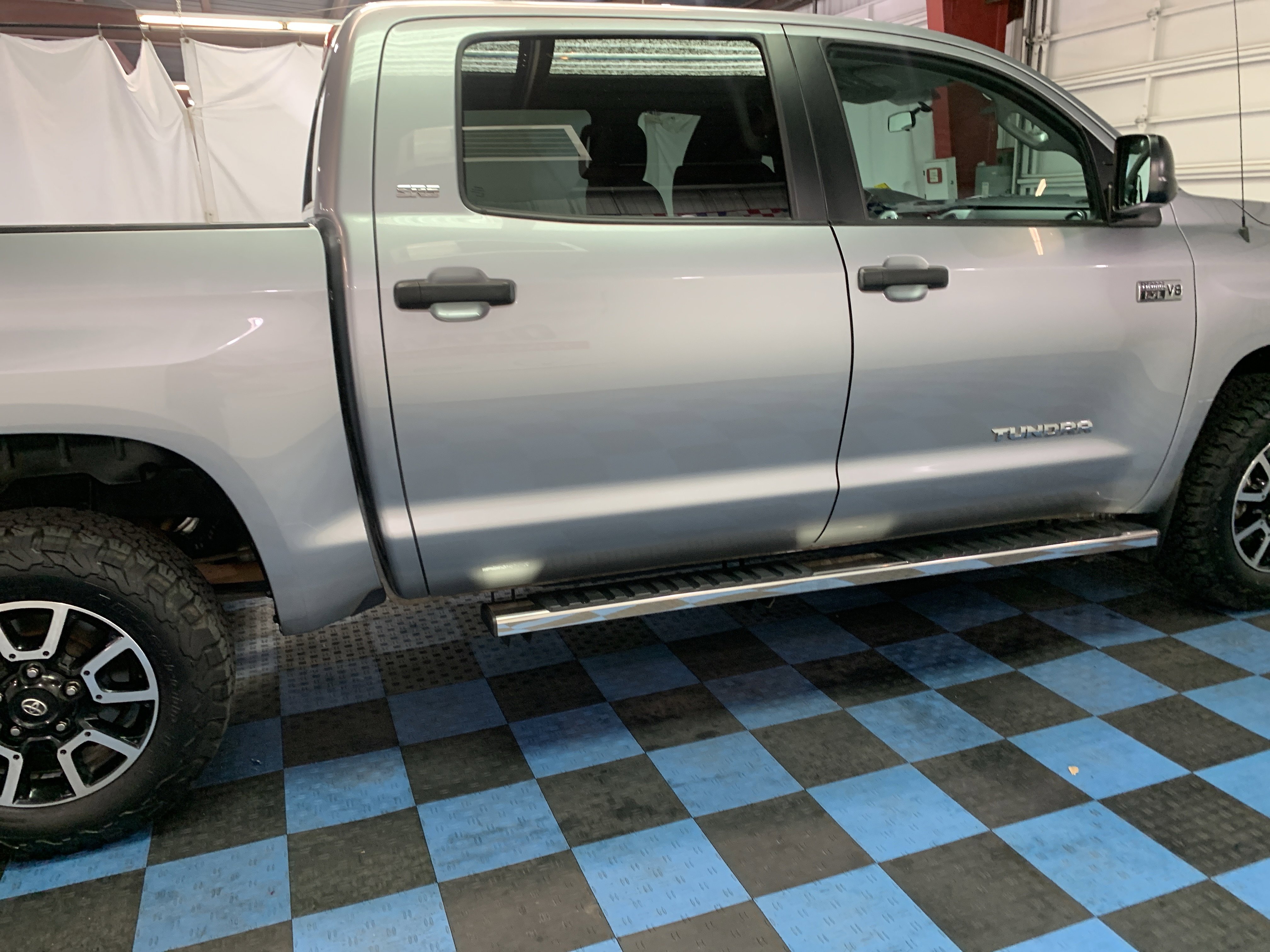 2017 Toyota Tundra SR5 photo 2