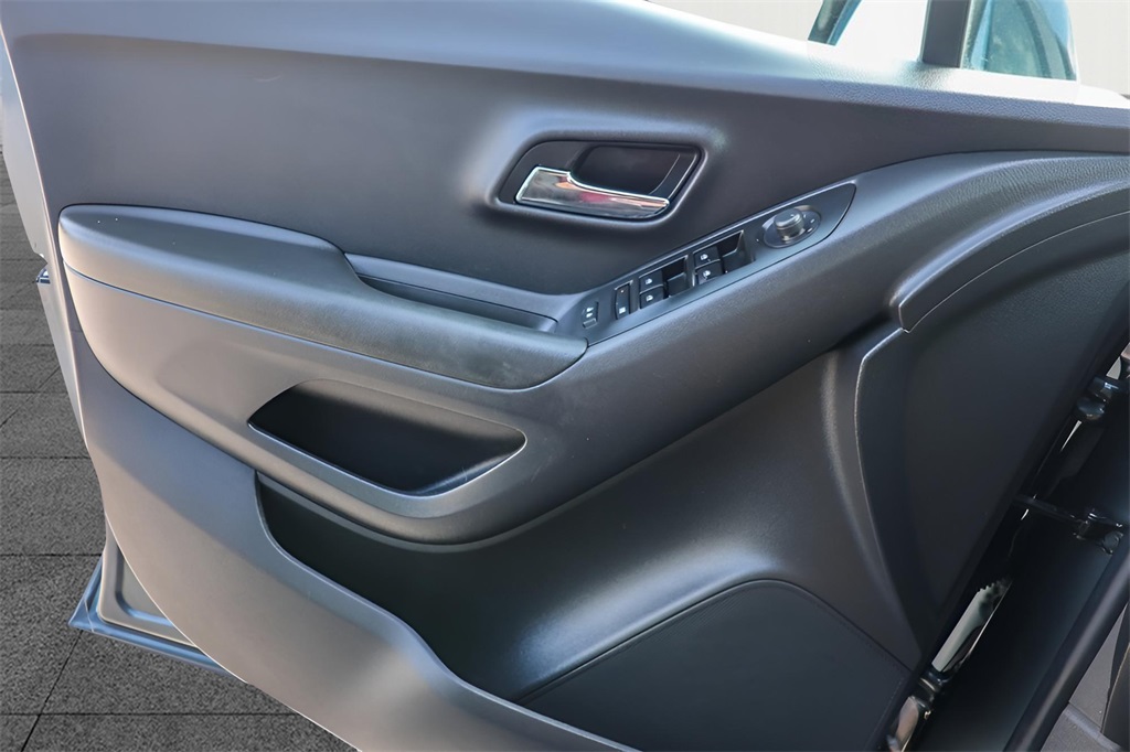 2021 Chevrolet Trax LT photo 18