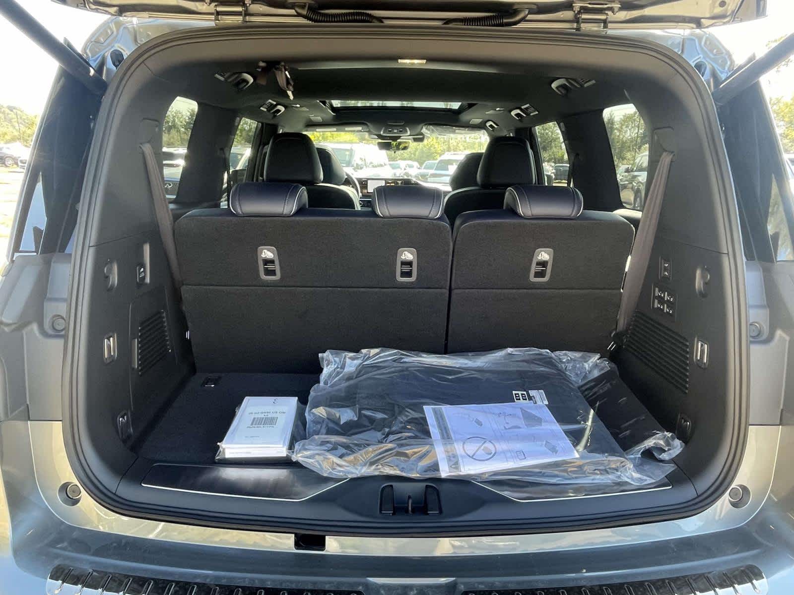 2026 Infiniti QX80 Sensory photo 14
