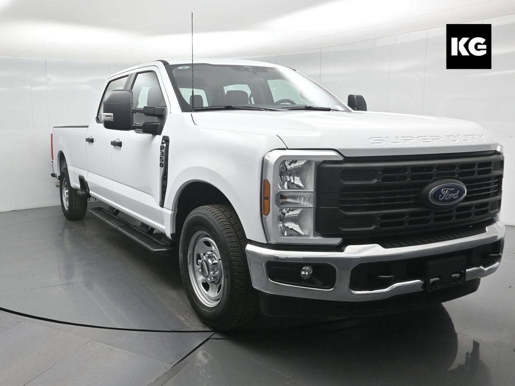 2026 Ford F-350 Super Duty XL's photo