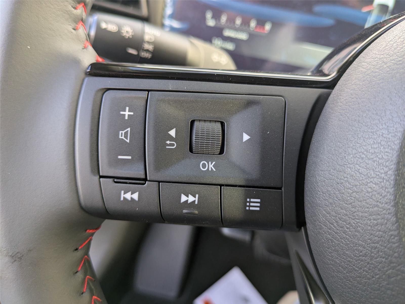 2026 Nissan Kicks SR photo 15