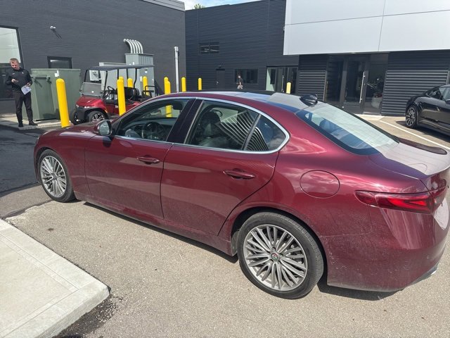 2017 Alfa Romeo Giulia Ti photo 3