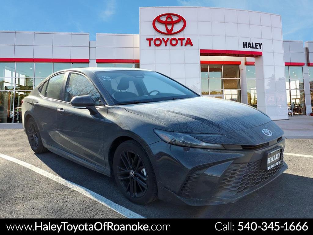 2025 Toyota Camry SE's photo