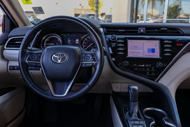 2018 Toyota Camry Hybrid XLE photo 18