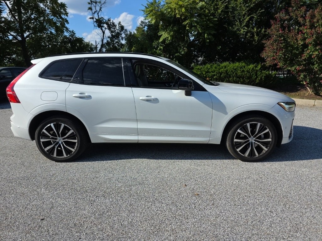 2023 Volvo XC60 B5 Ultimate photo 2