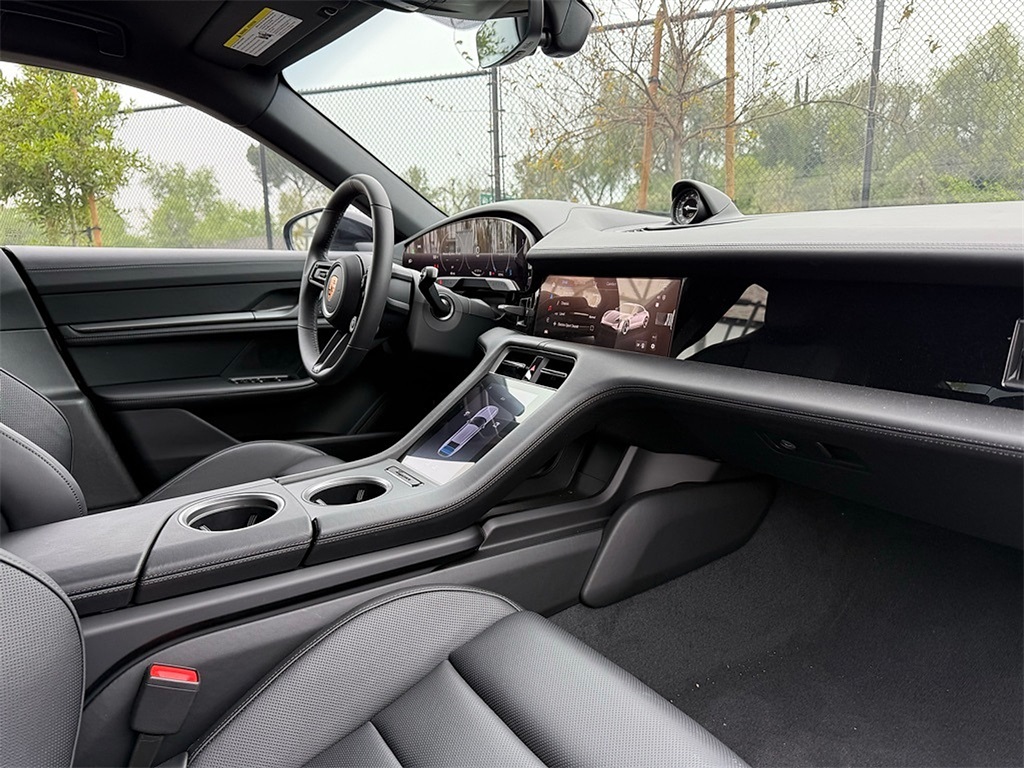 2025 Porsche Taycan 4S photo 24