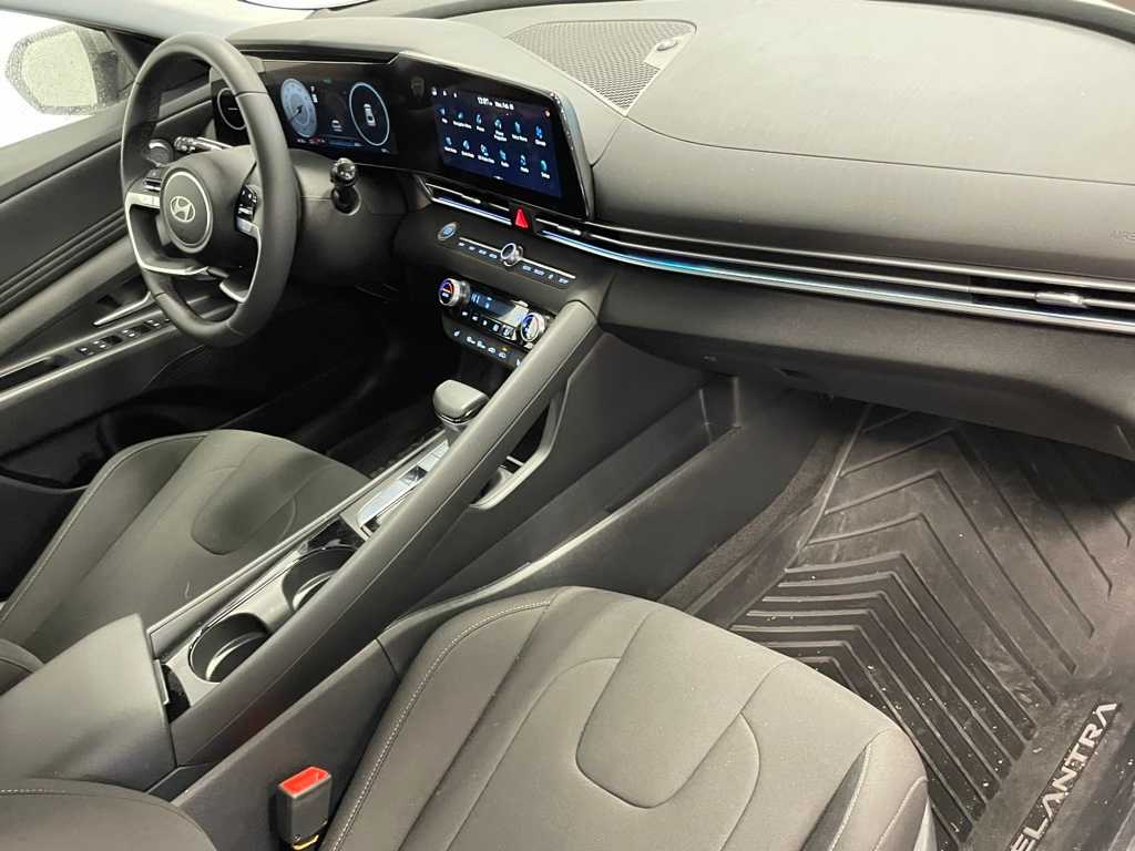 2024 Hyundai Elantra SEL Convenience photo 35