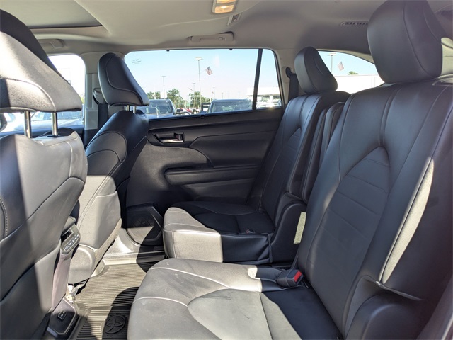 2022 Toyota Highlander XLE photo 12
