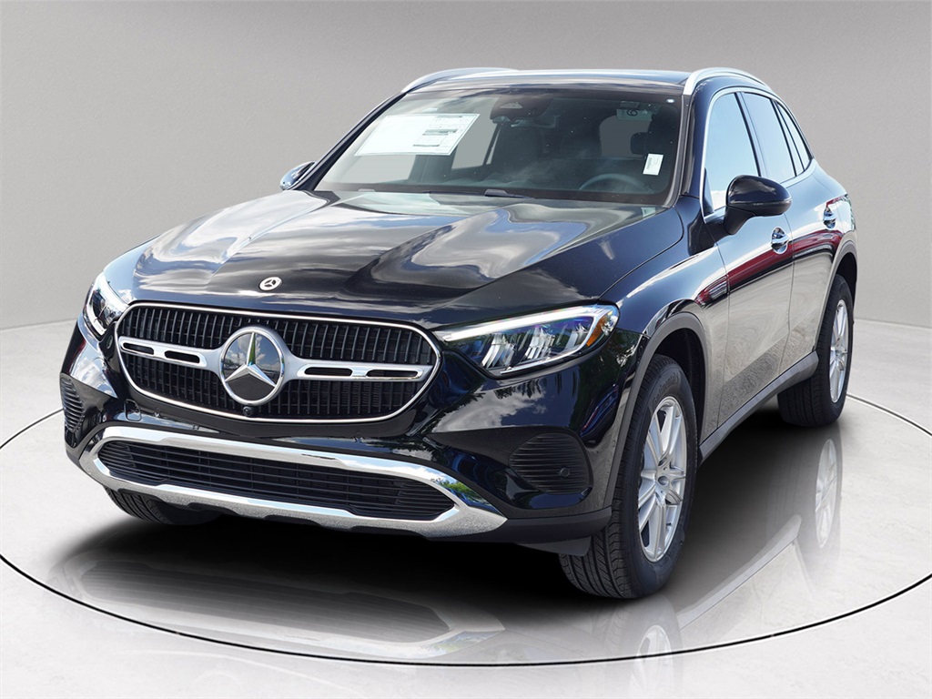 2025 Mercedes Benz GLC 300 photo 3
