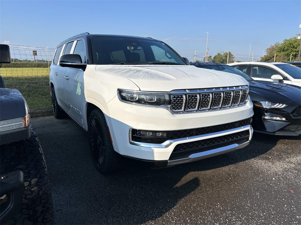 2023 Jeep Wagoneer L Series II photo 2