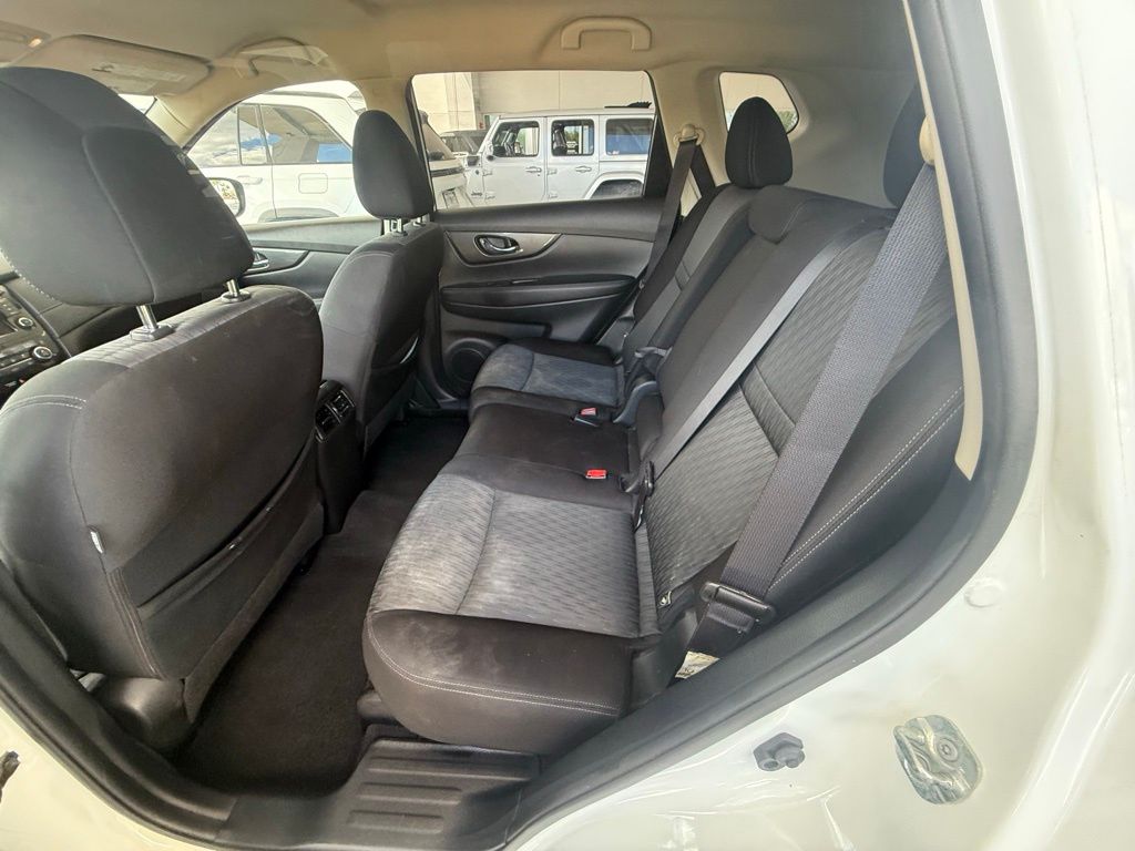 2020 Nissan Rogue SV photo 21
