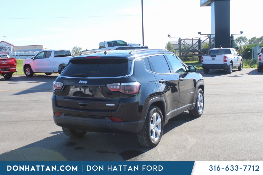 2017 Jeep Compass Latitude photo 4