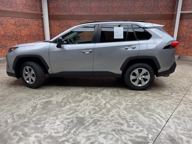 2021 Toyota RAV4 LE photo 2