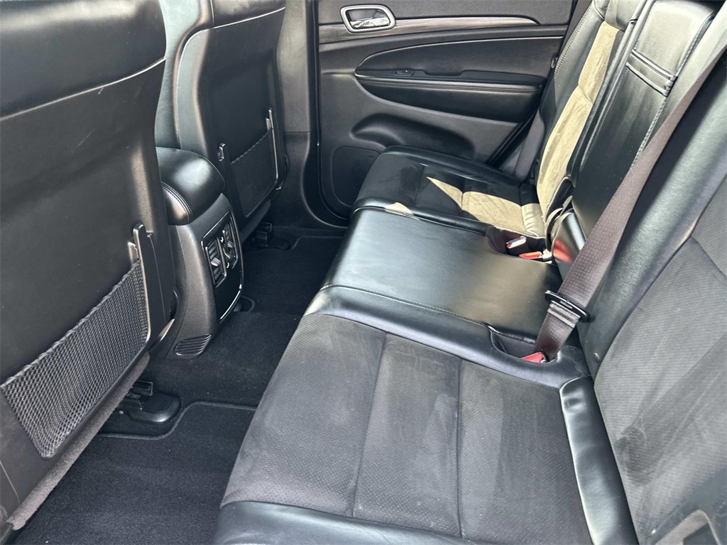 2019 Jeep Grand Cherokee Laredo E photo 13