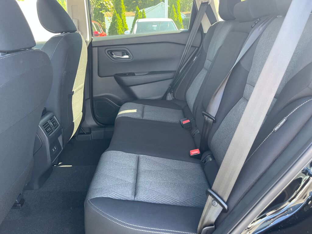 2026 Nissan Rogue SV photo 13