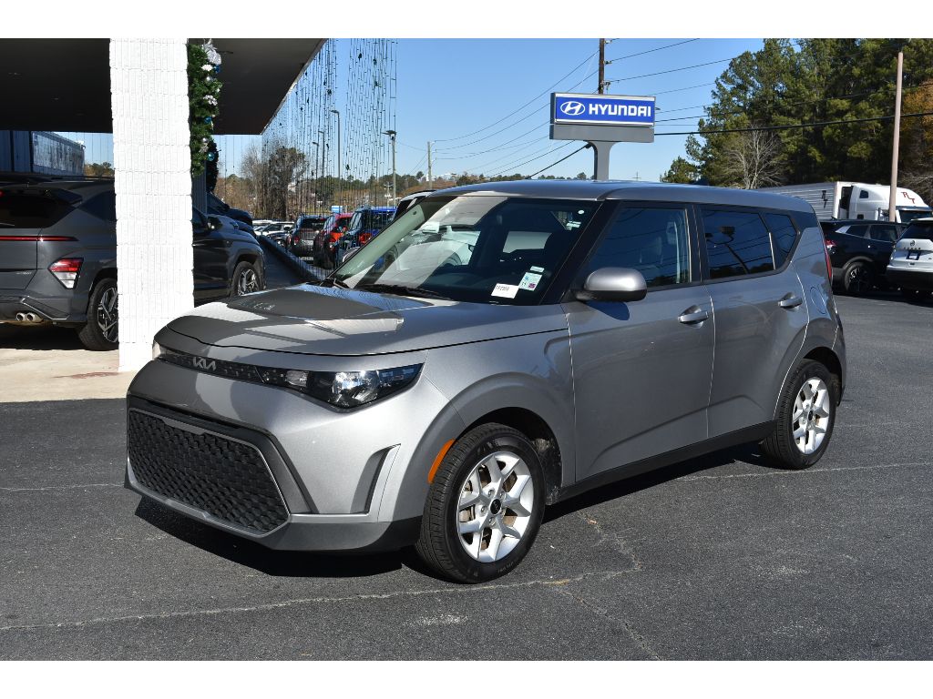 2024 Kia Soul LX's photo