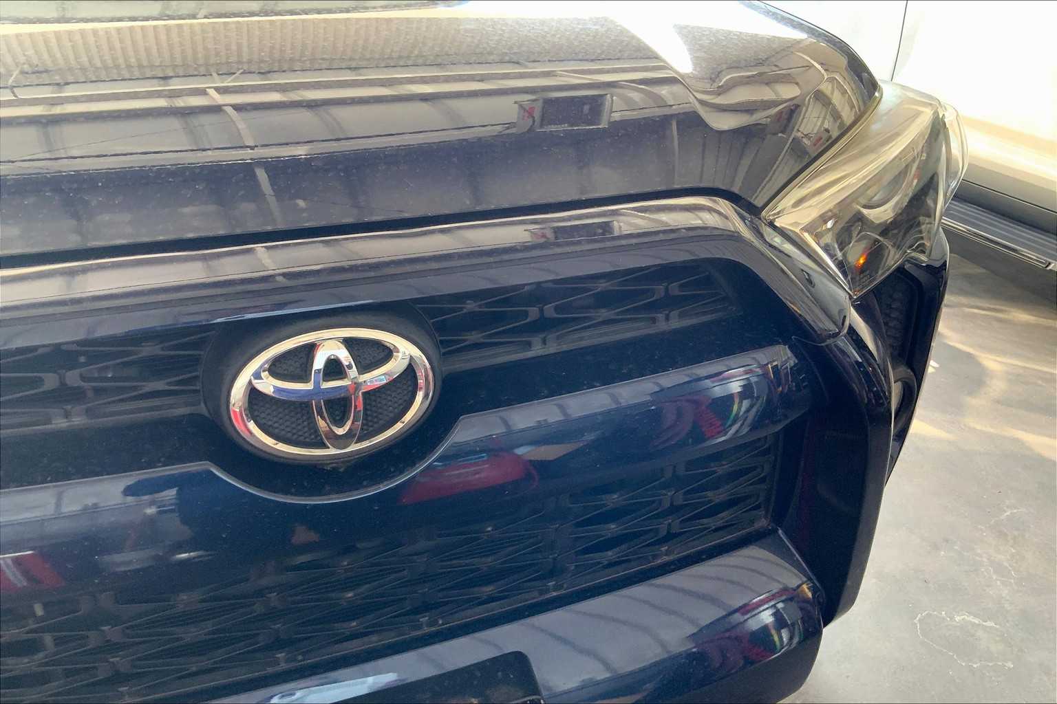 2018 Toyota 4Runner SR5 Premium photo 23