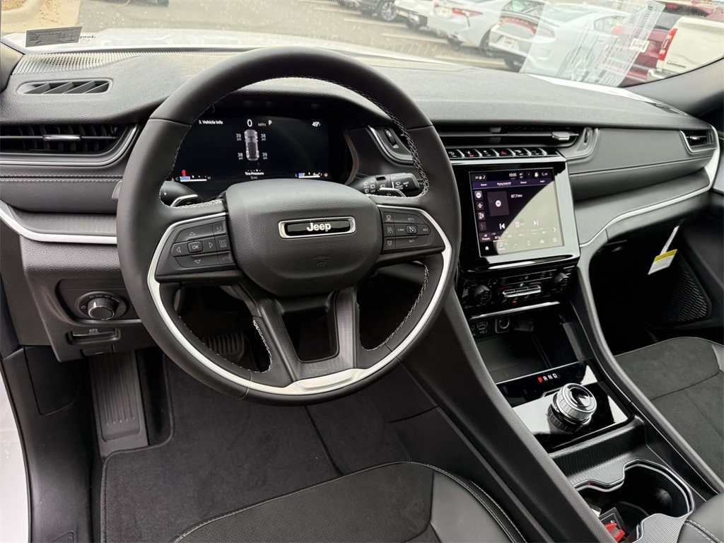 2025 Jeep Grand Cherokee Altitude X photo 2