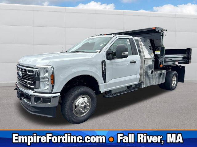 2025 Ford F-350 Super Duty Chassis Cab XL's photo