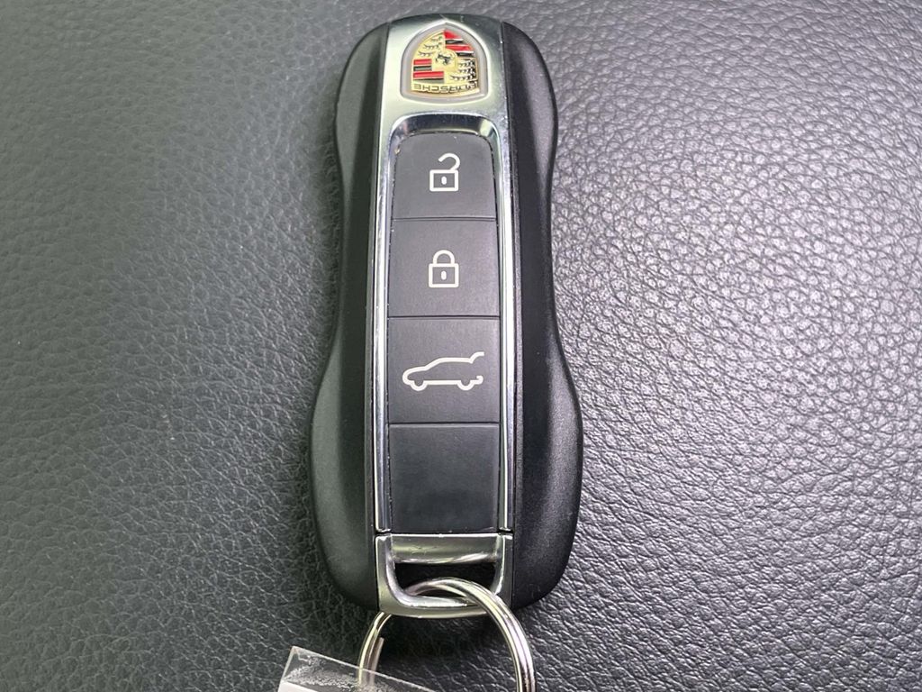 2020 Porsche Cayenne Base photo 41