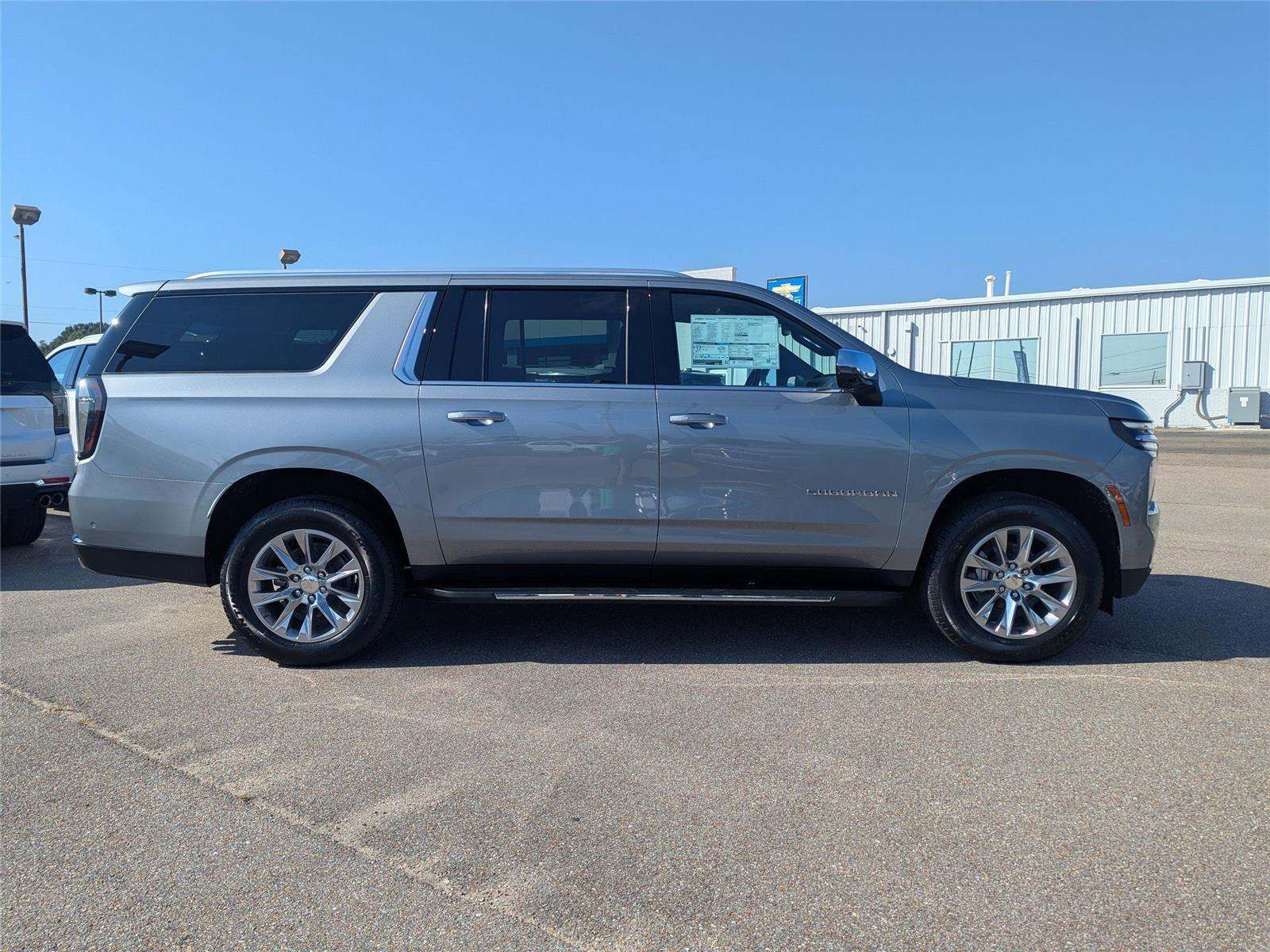 2025 Chevrolet Suburban Premier photo 2
