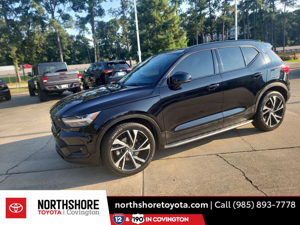 2022 Volvo XC40