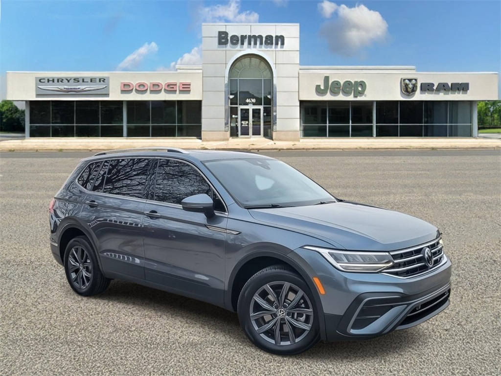 2022 Volkswagen Tiguan SE's photo