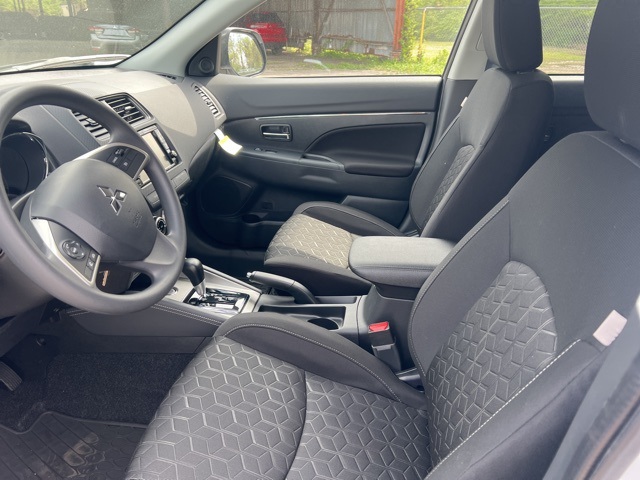 2025 Mitsubishi Outlander Sport ES photo 14