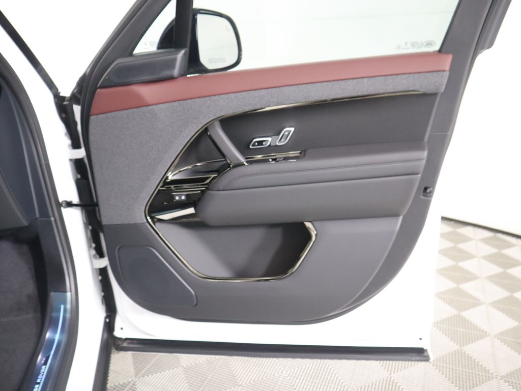 2025 Land Rover Range Rover Sport SE photo 23