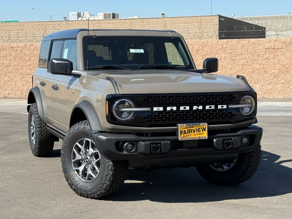 2025 Ford Bronco Badlands photo 2