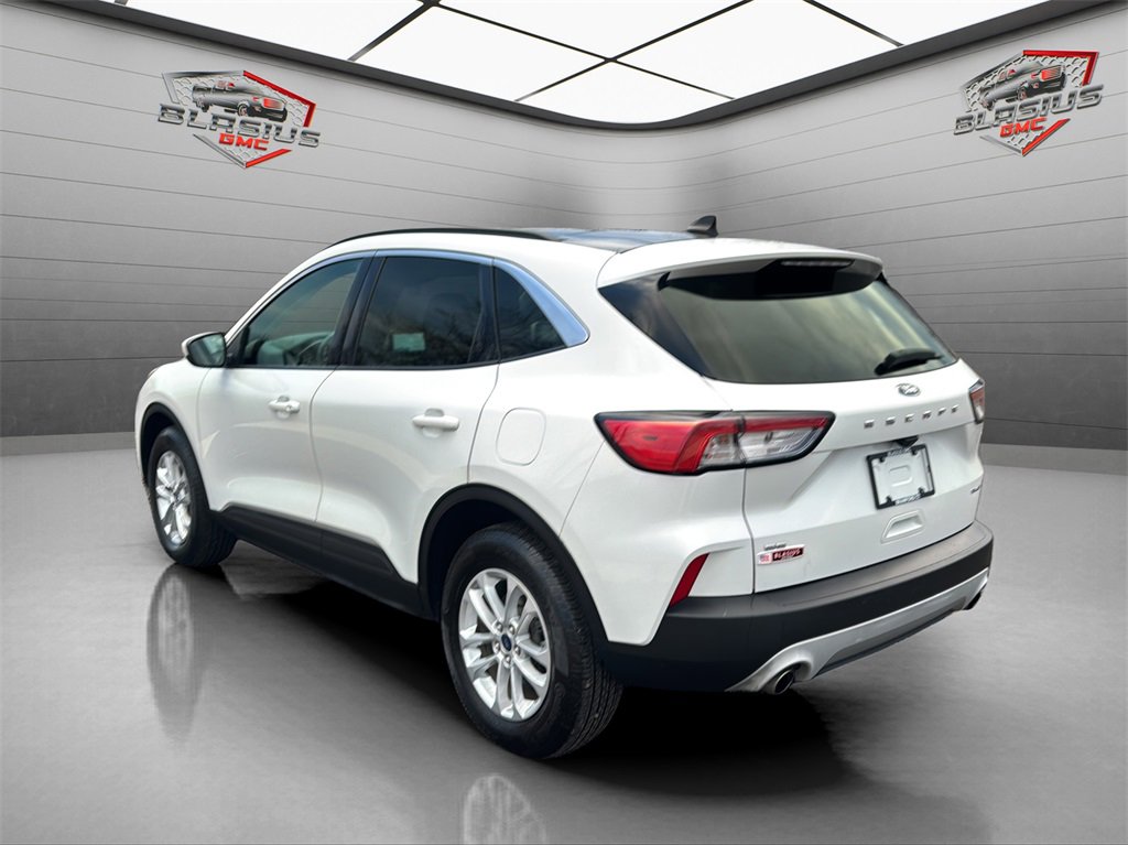 2020 Ford Escape SE photo 3