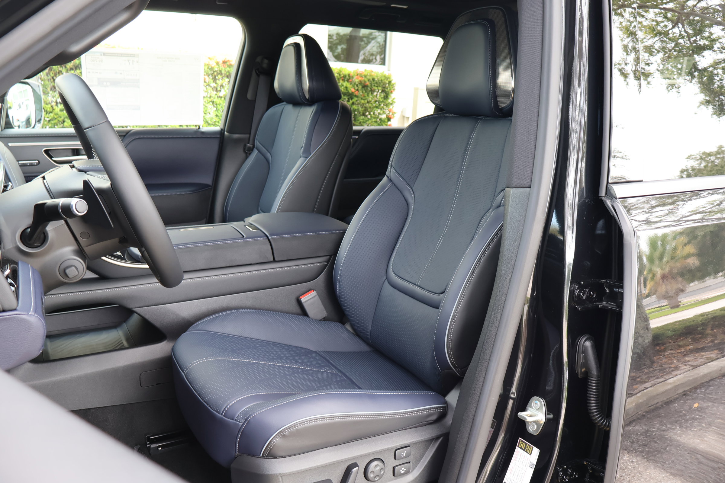 2026 Infiniti QX80 Sensory photo 12