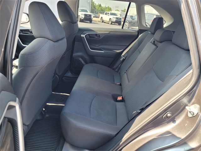 2022 Toyota RAV4 LE photo 8