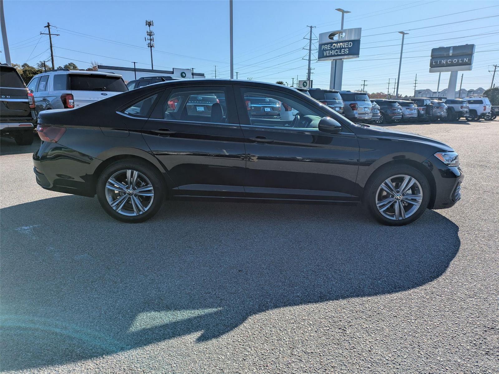 2024 Volkswagen Jetta SE photo 4