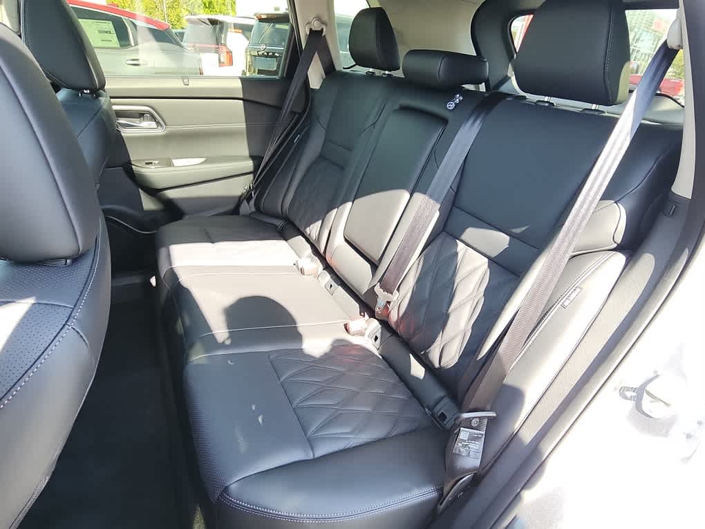 2026 Nissan Rogue Platinum AWD photo 6