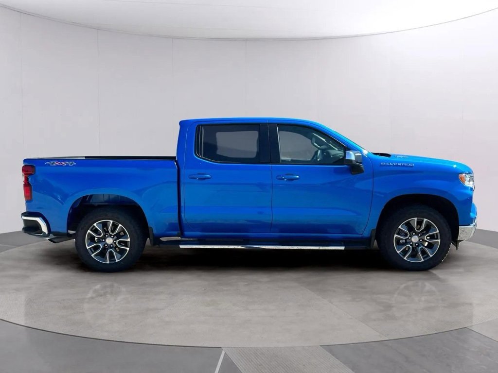 2025 Chevrolet Silverado 1500 LT photo 2