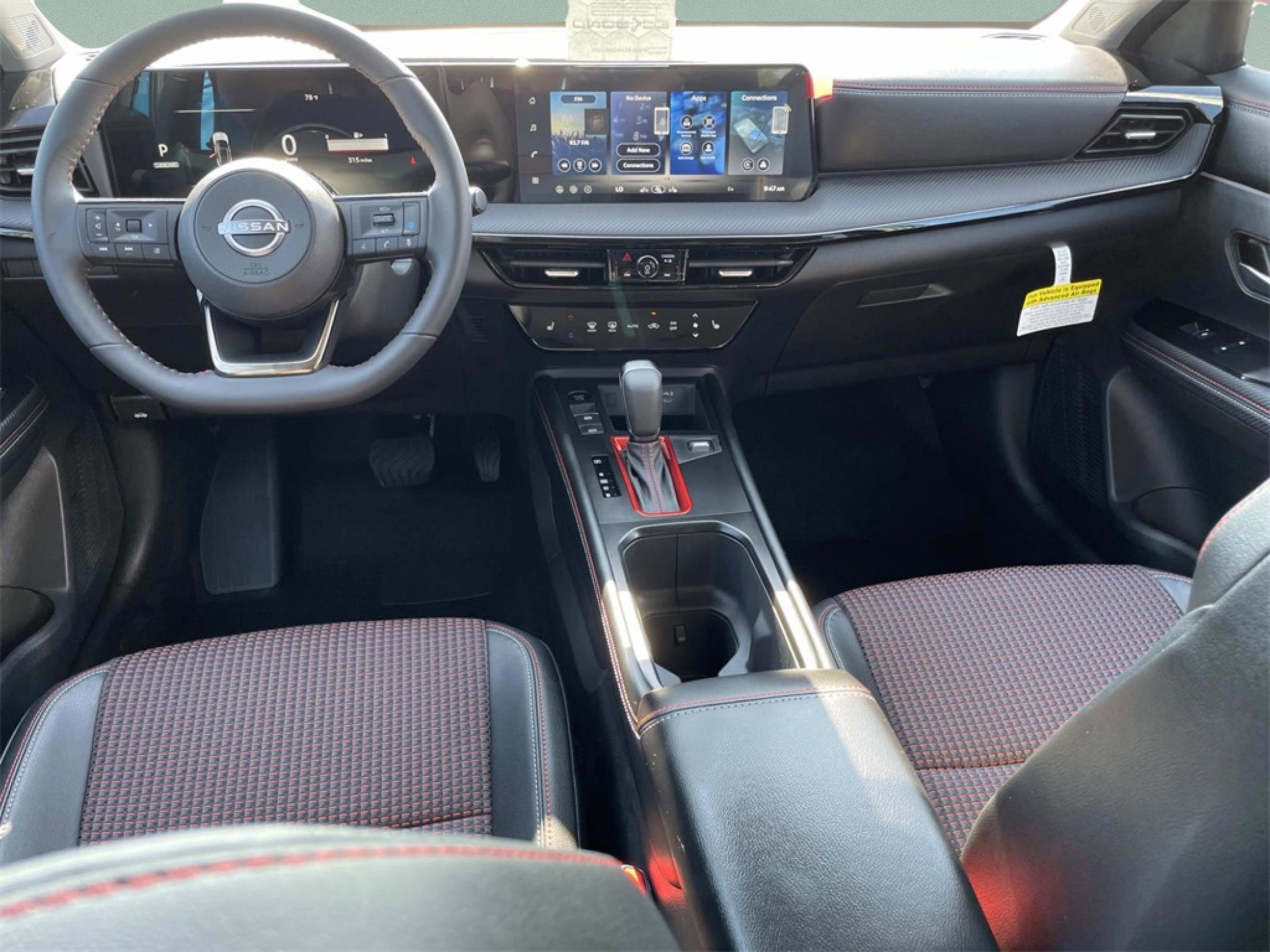 2026 Nissan Kicks SR photo 4