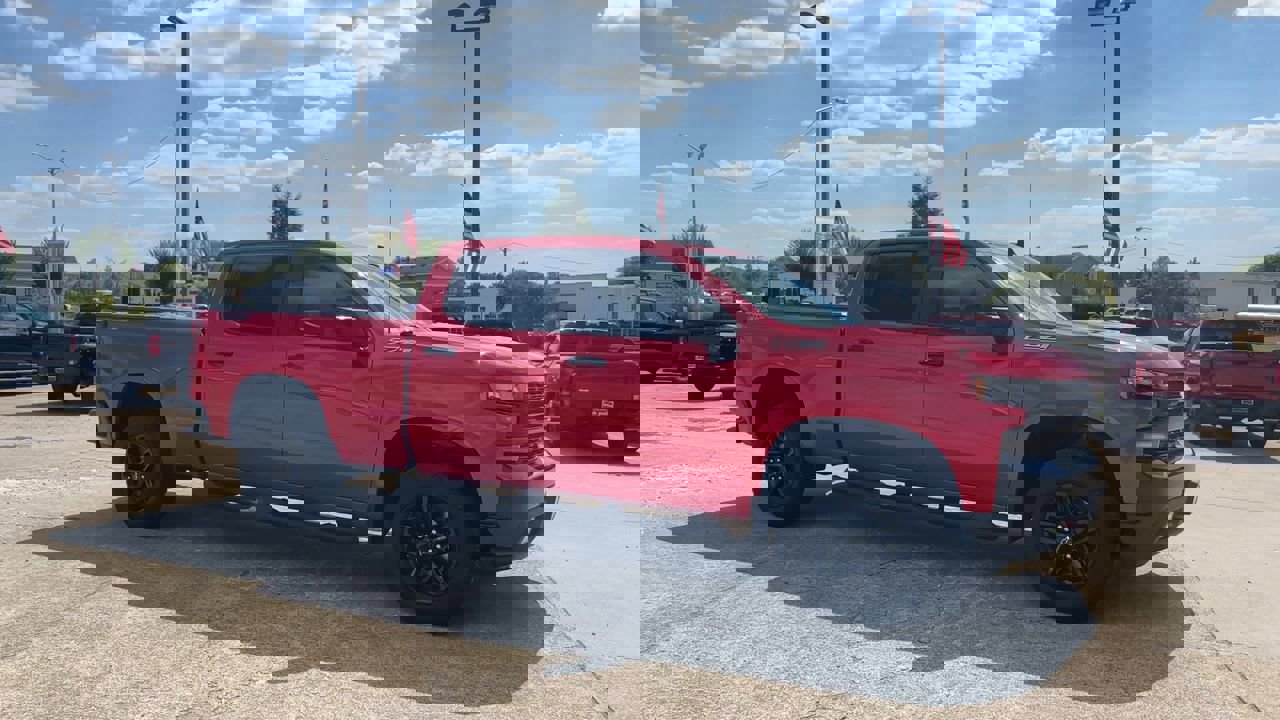 2020 Chevrolet Silverado Trail Boss 1500 LT photo 2