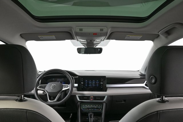 2025 Volkswagen Taos SE photo 18