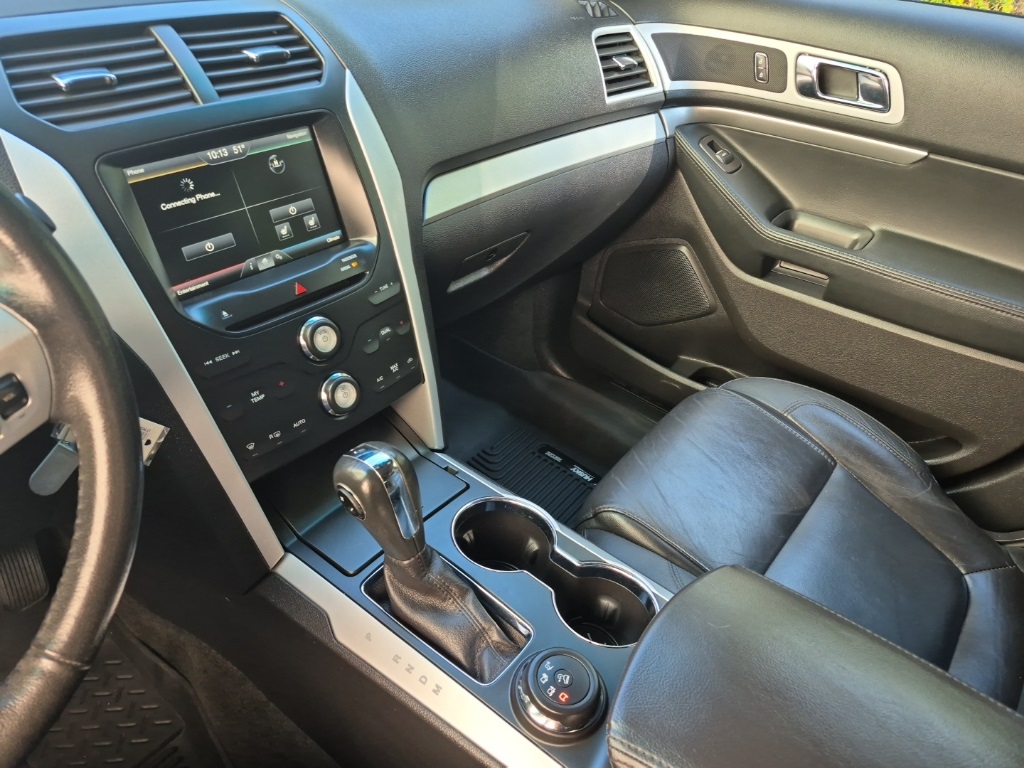 2015 Ford Explorer XLT photo 22