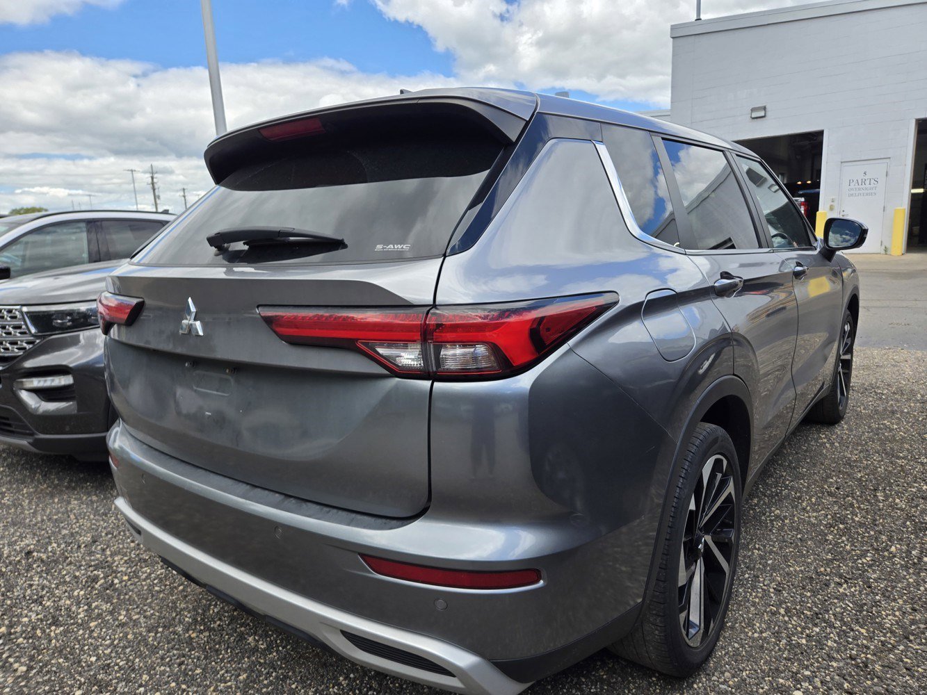 2022 Mitsubishi Outlander SE photo 3
