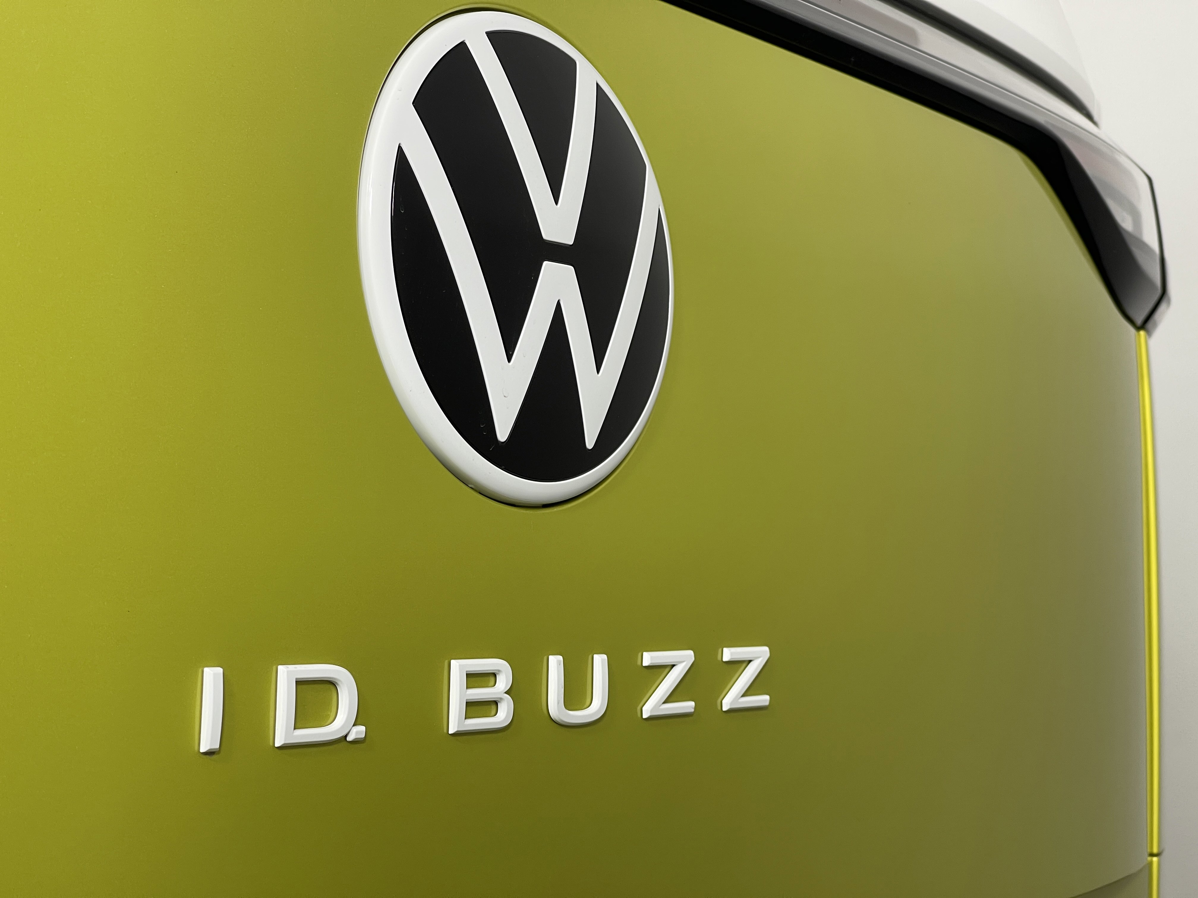 2025 Volkswagen ID. Buzz photo 2