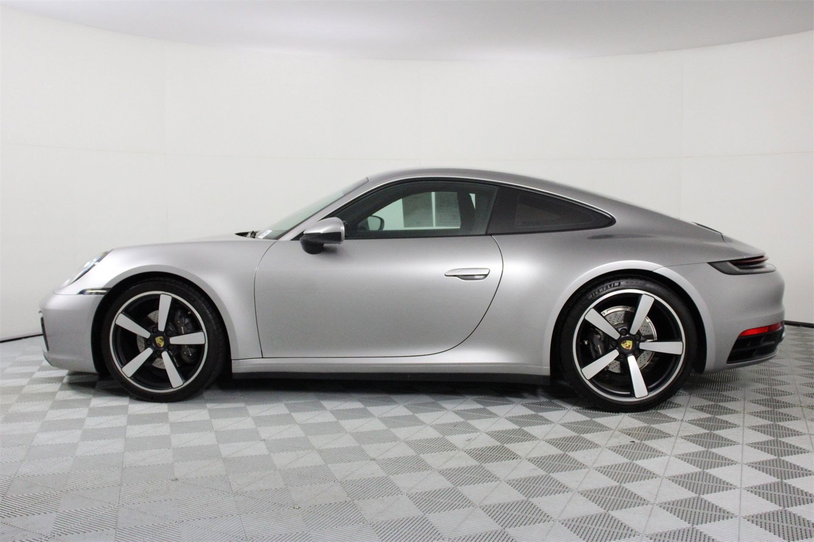 2023 Porsche 911 photo 2