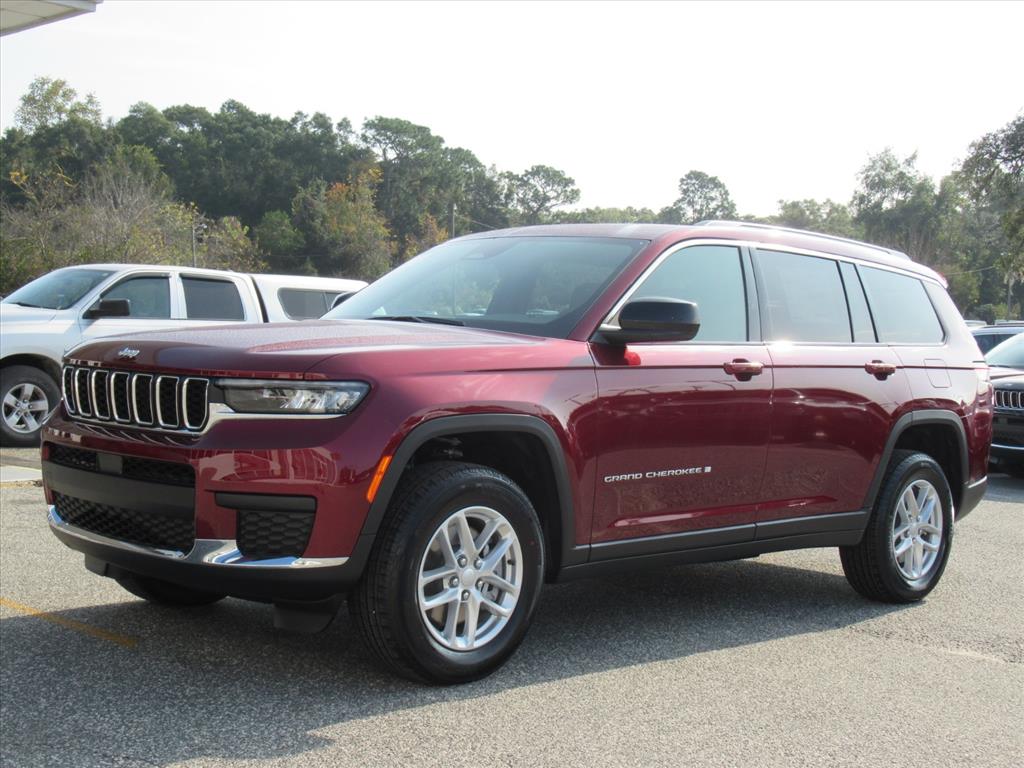 2025 Jeep Grand Cherokee Laredo X photo 3