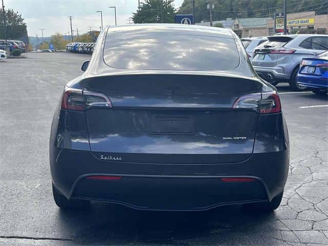 2025 Tesla Model Y Long Range photo 4
