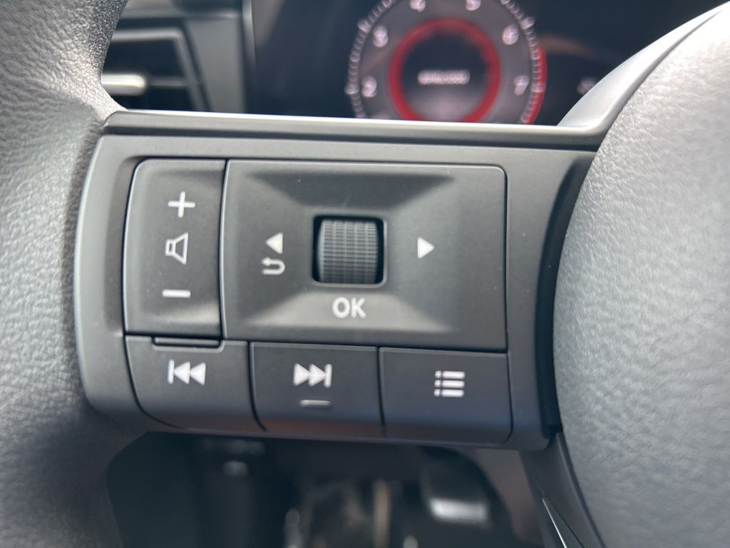 2025 Nissan Kicks SV photo 18