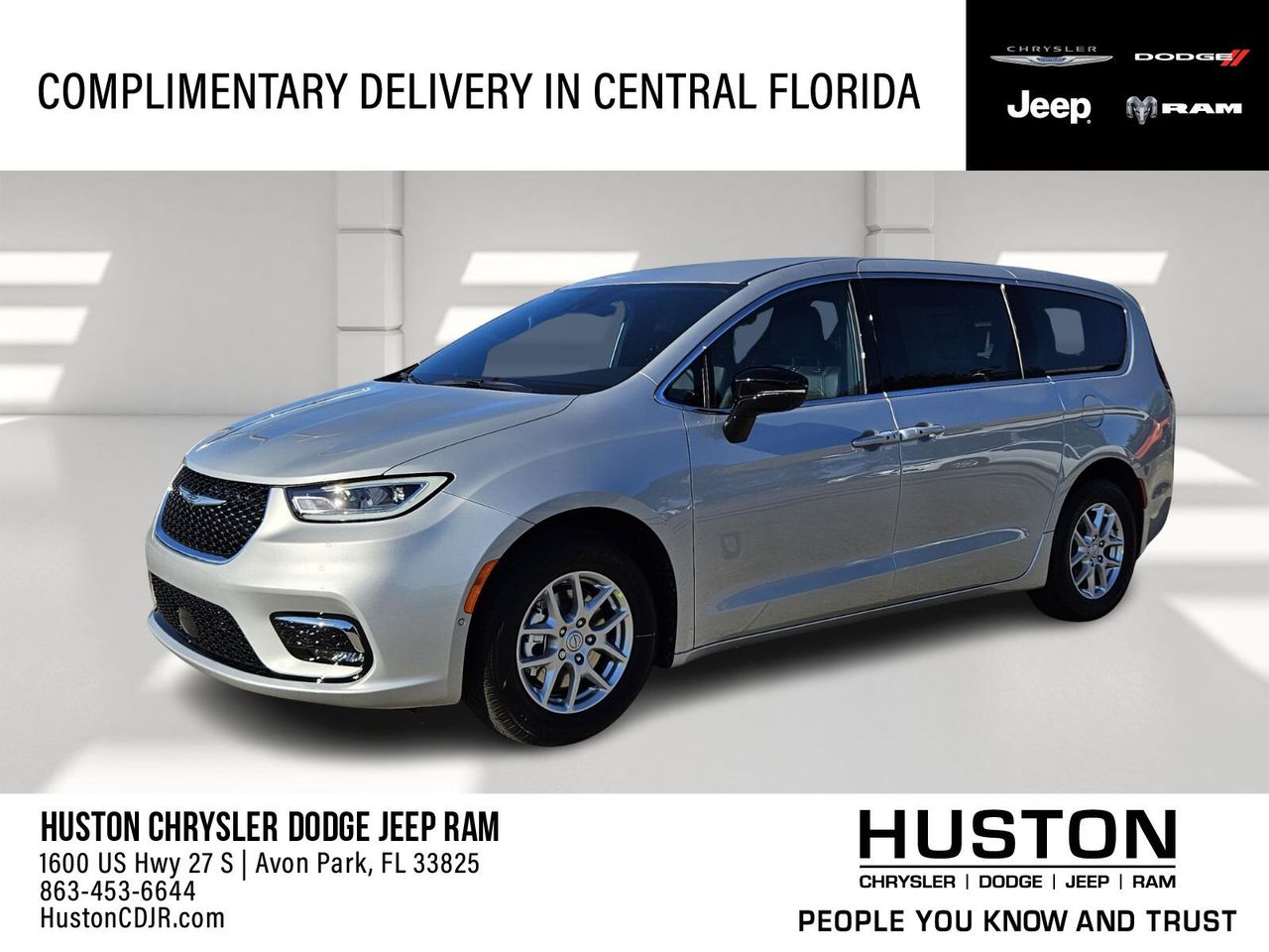 2026 Chrysler Pacifica Select's photo